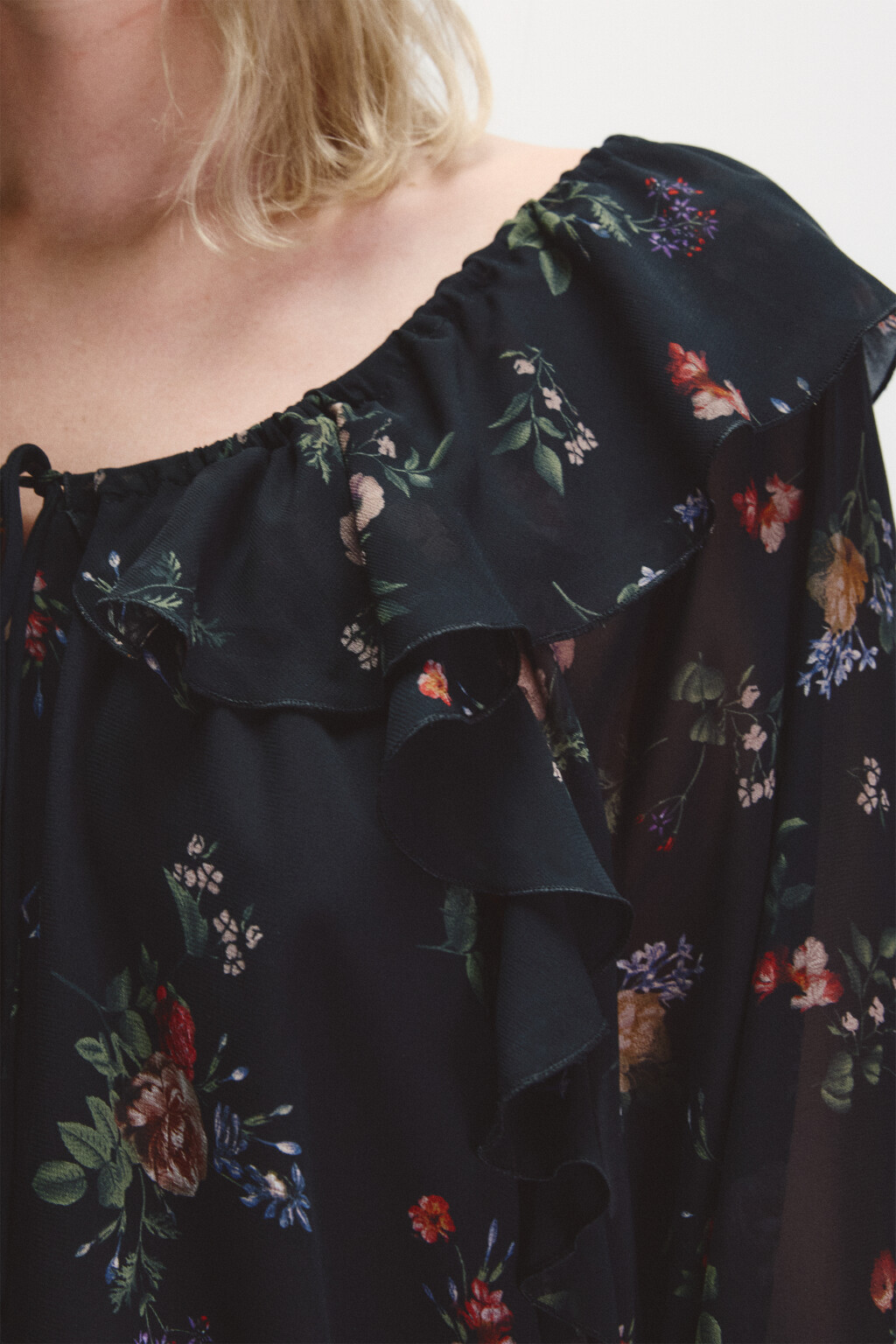 Платье шифоновое с завязками - цвет черный - 6