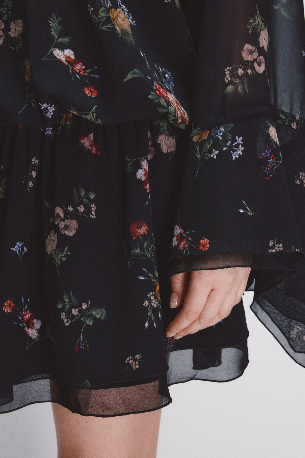 Платье шифоновое с завязками - цвет черный - 7