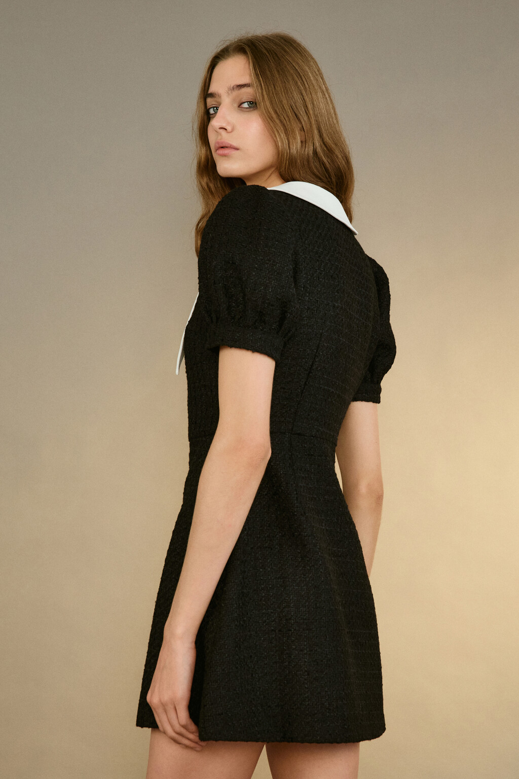 Платье твидовое с белым воротничком - цвет черный - 3