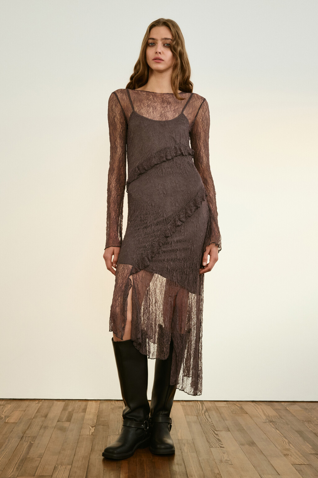 Платье облегающее из кружевной сетки - цвет коричневый - 2