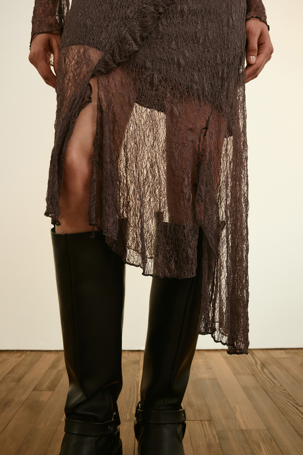 Платье облегающее из кружевной сетки - цвет коричневый - 6