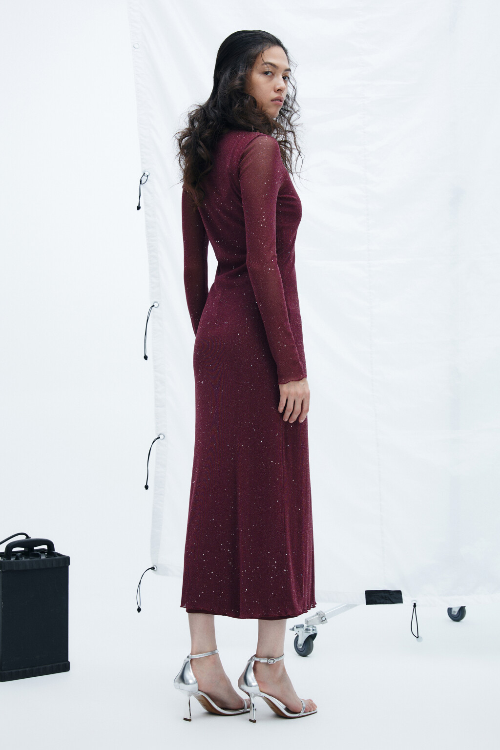 Платье макси с люрексом и стразами - цвет красный - 4
