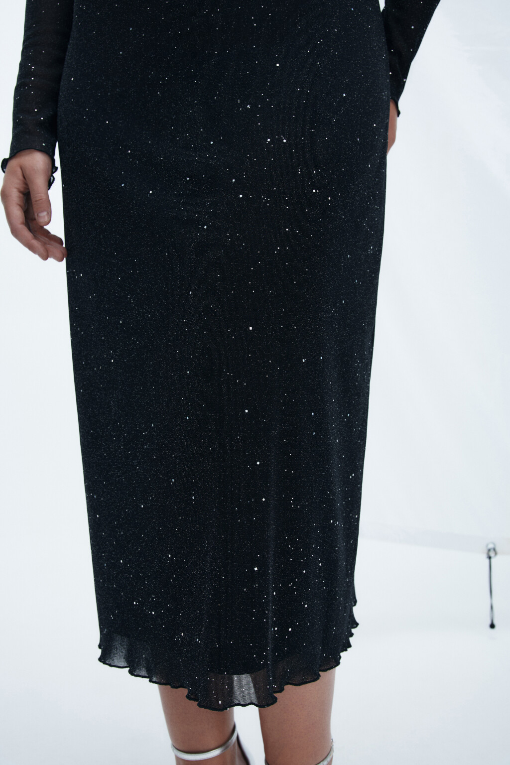 Платье макси с люрексом и стразами - цвет черный - 6