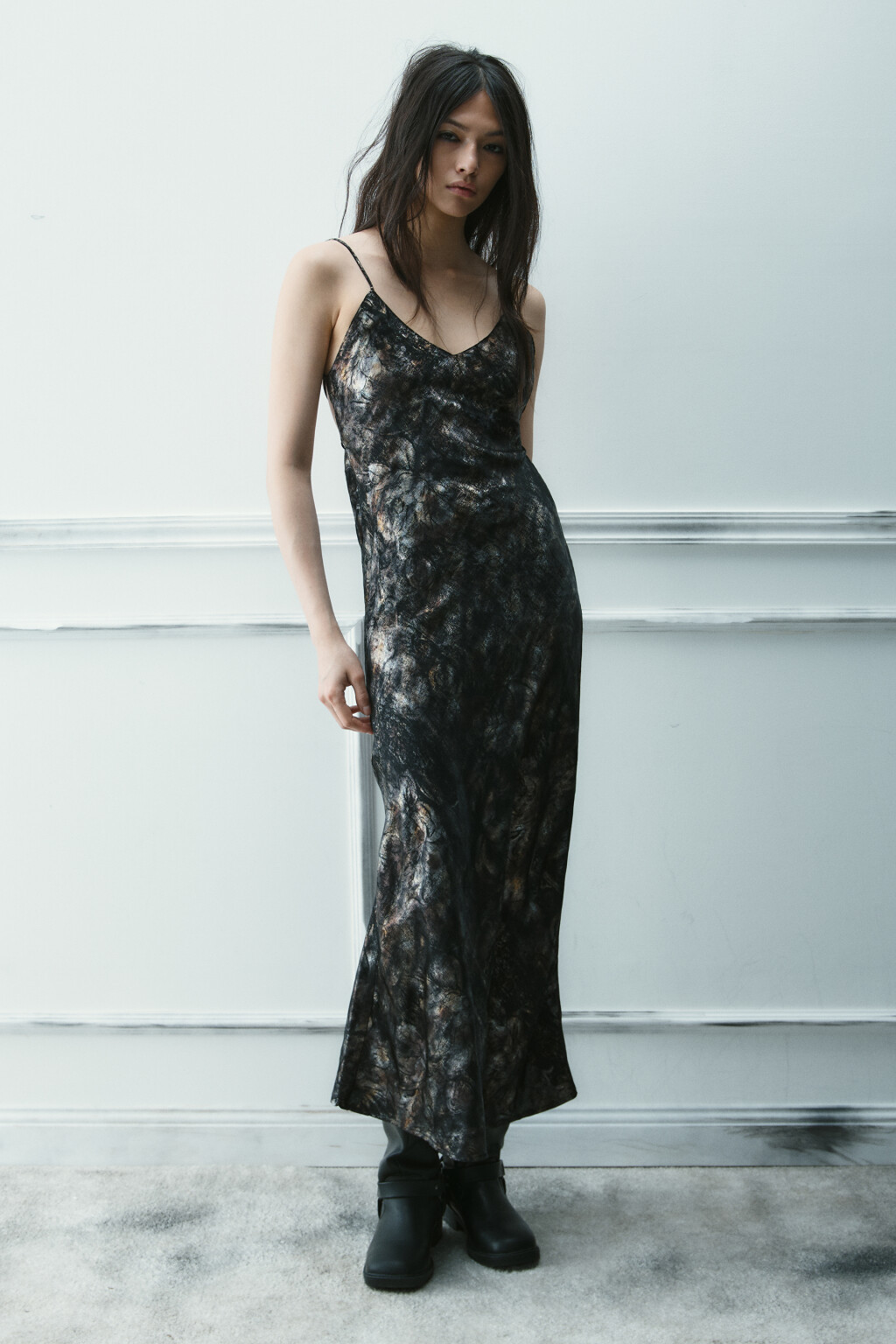 Платье-комбинация с открытой спиной - цвет черный - 3