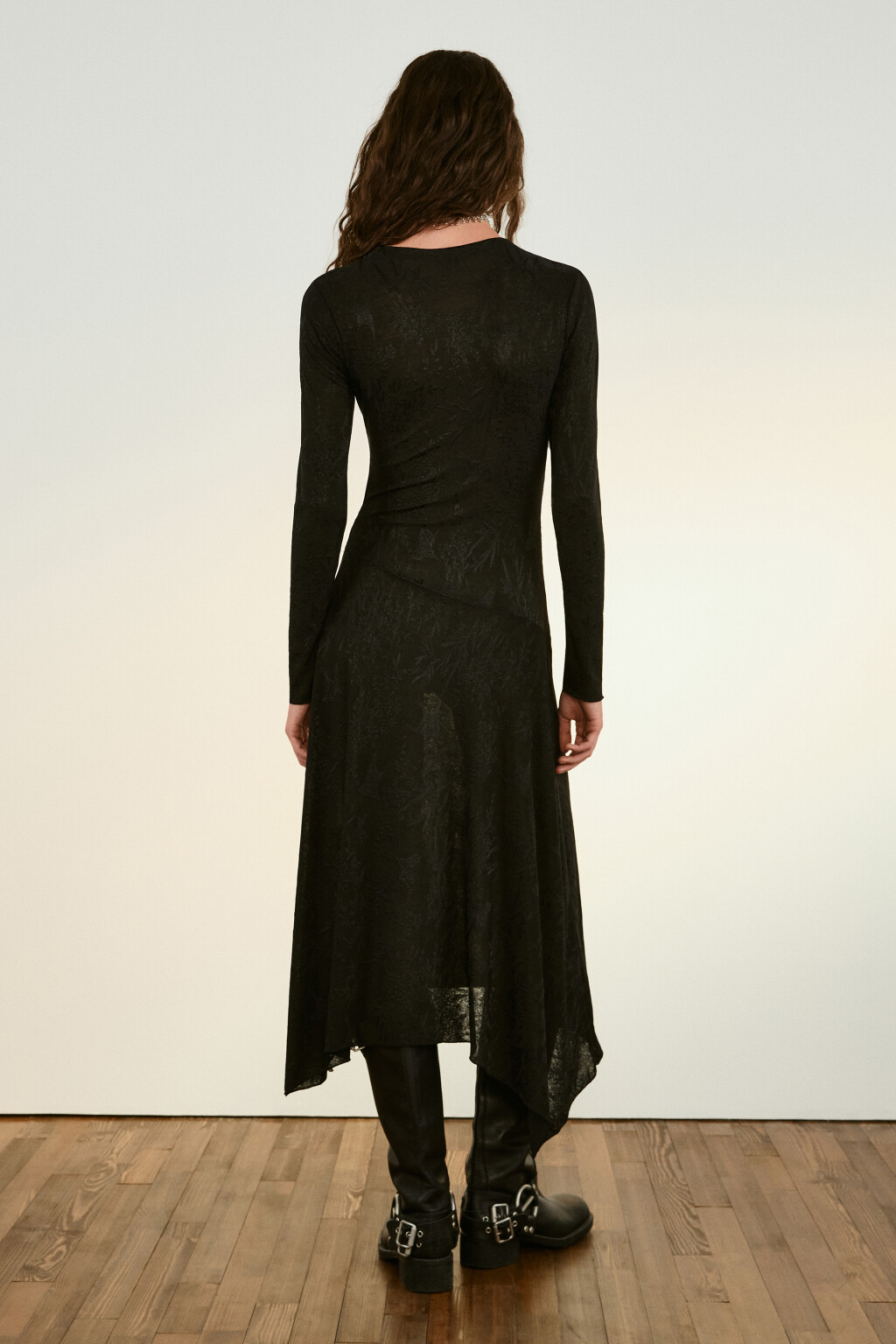 Платье асимметричное с драпировками - цвет черный - 3