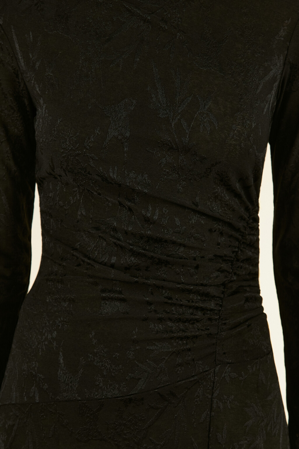 Платье асимметричное с драпировками - цвет черный - 5