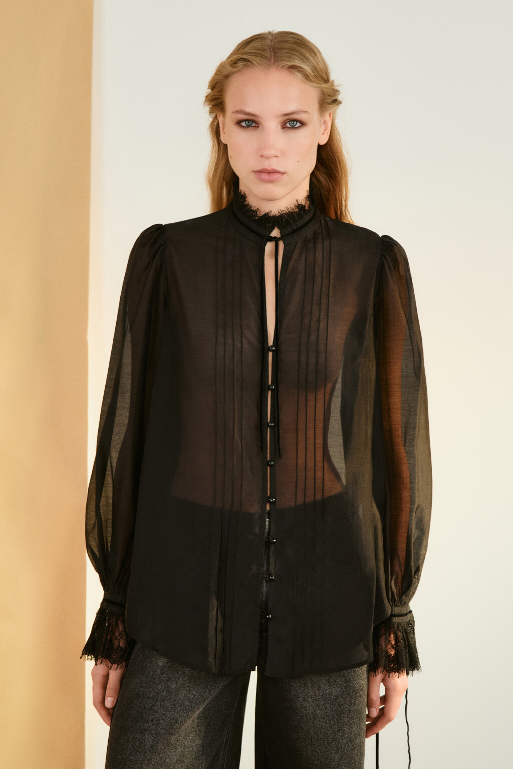 Блузка из тенсела с кружевом - цвет черный - 2