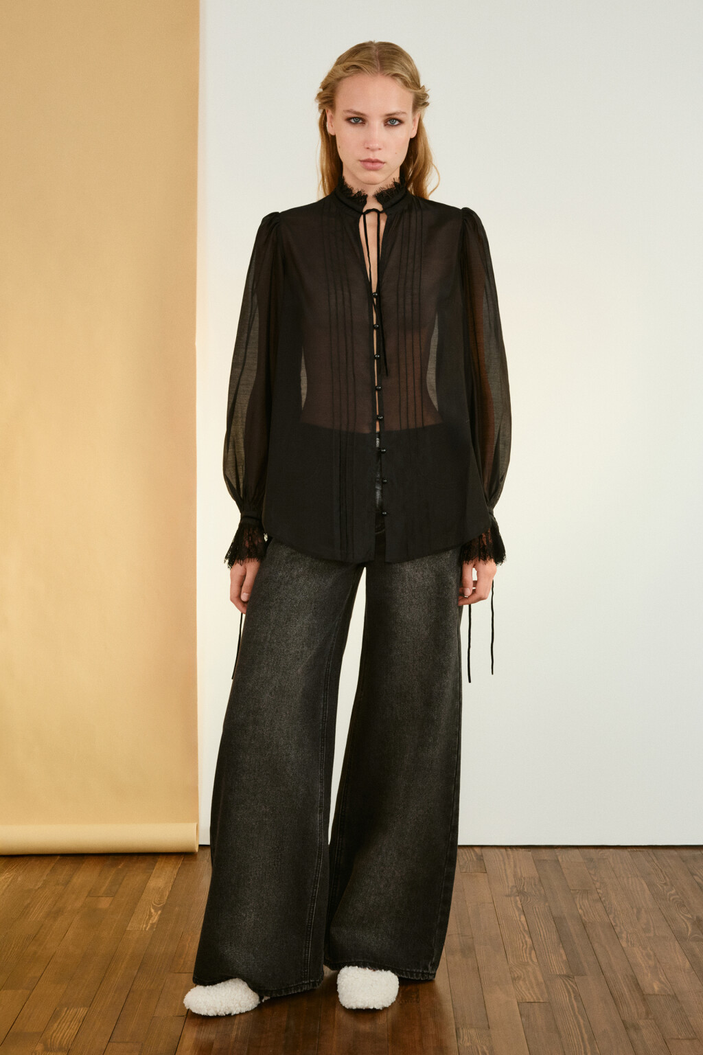 Блузка из тенсела с кружевом - цвет черный - 4