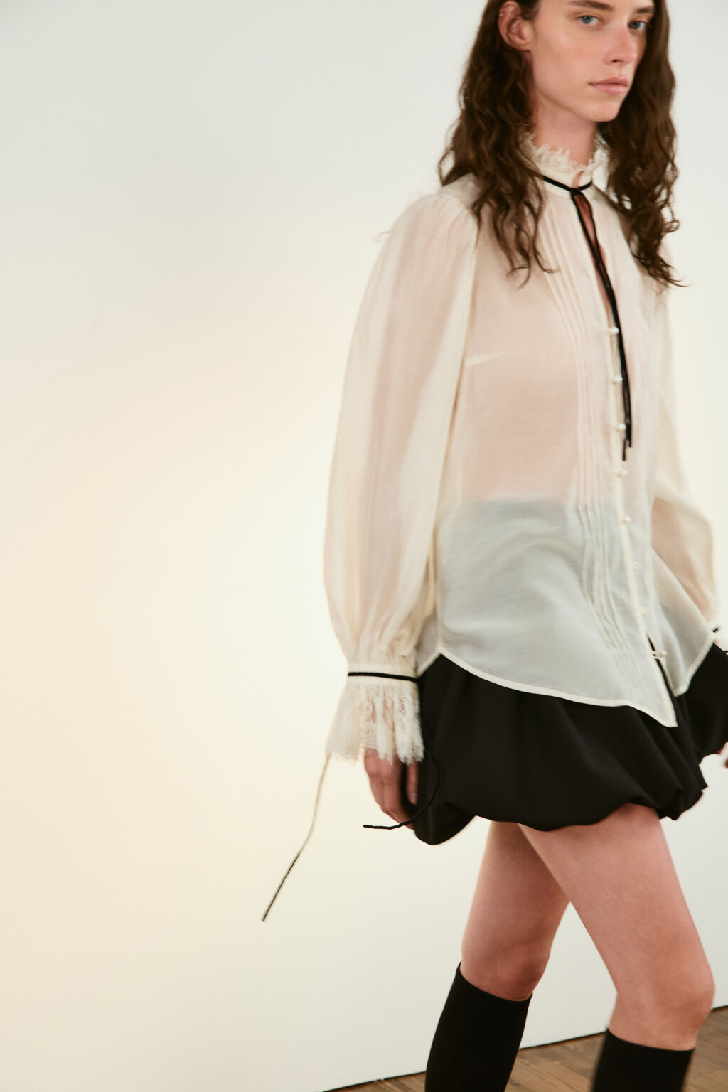 Блузка из тенсела с кружевом - цвет молочный - 2