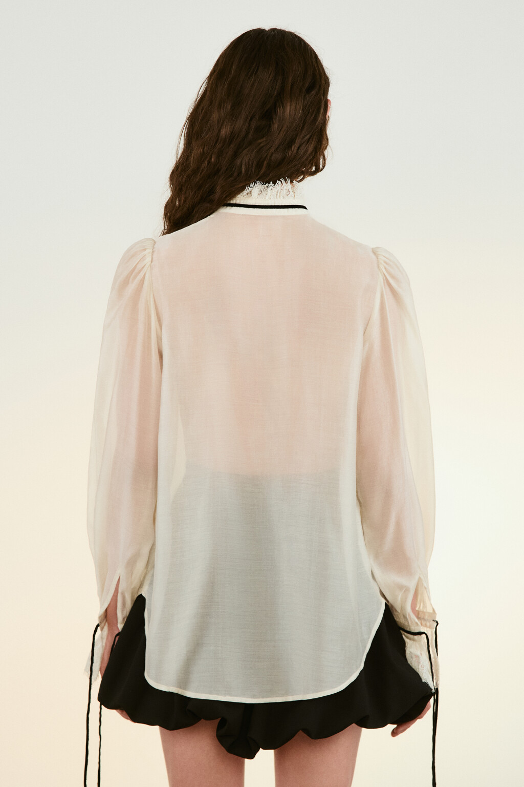 Блузка из тенсела с кружевом - цвет молочный - 4