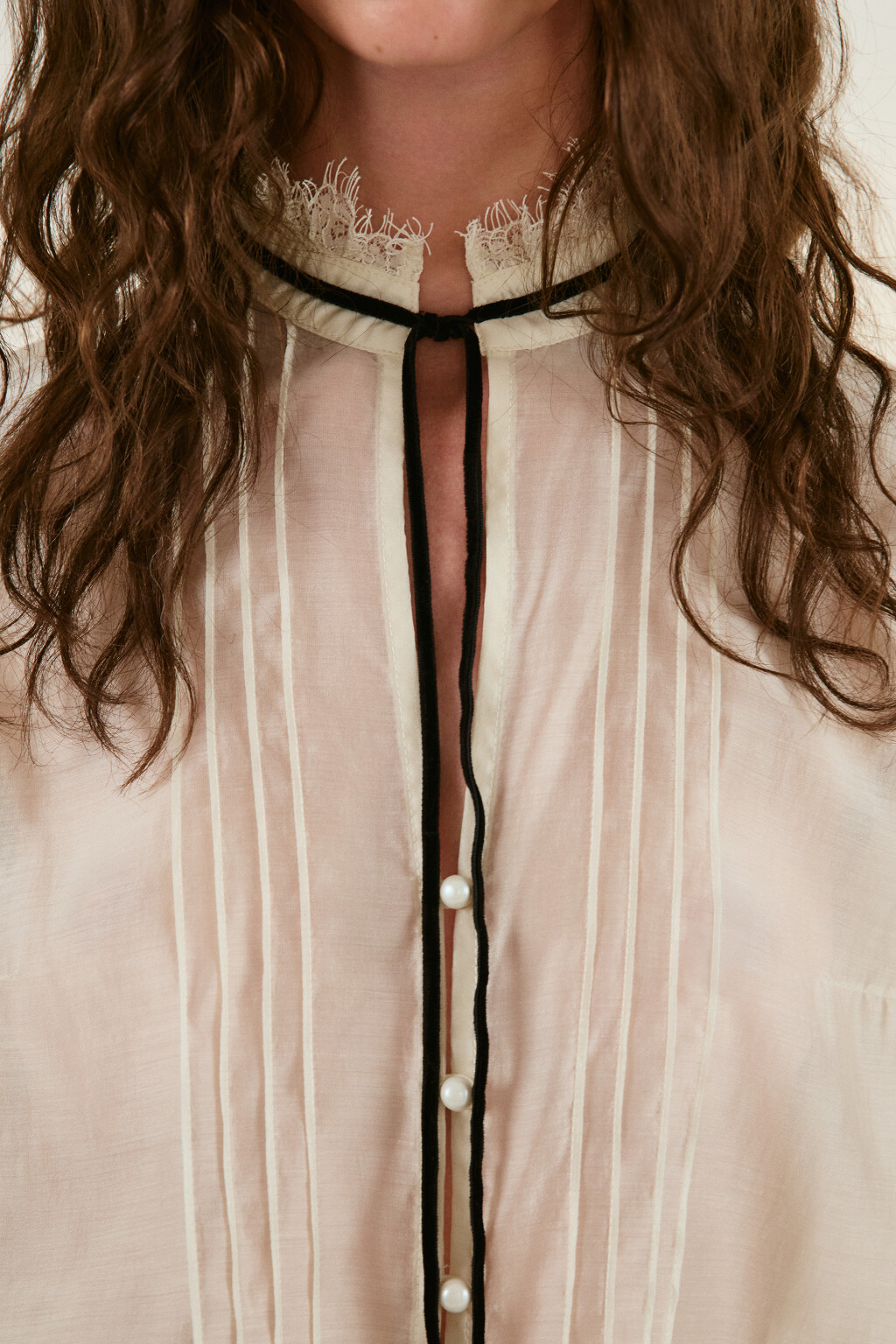 Блузка из тенсела с кружевом - цвет молочный - 6