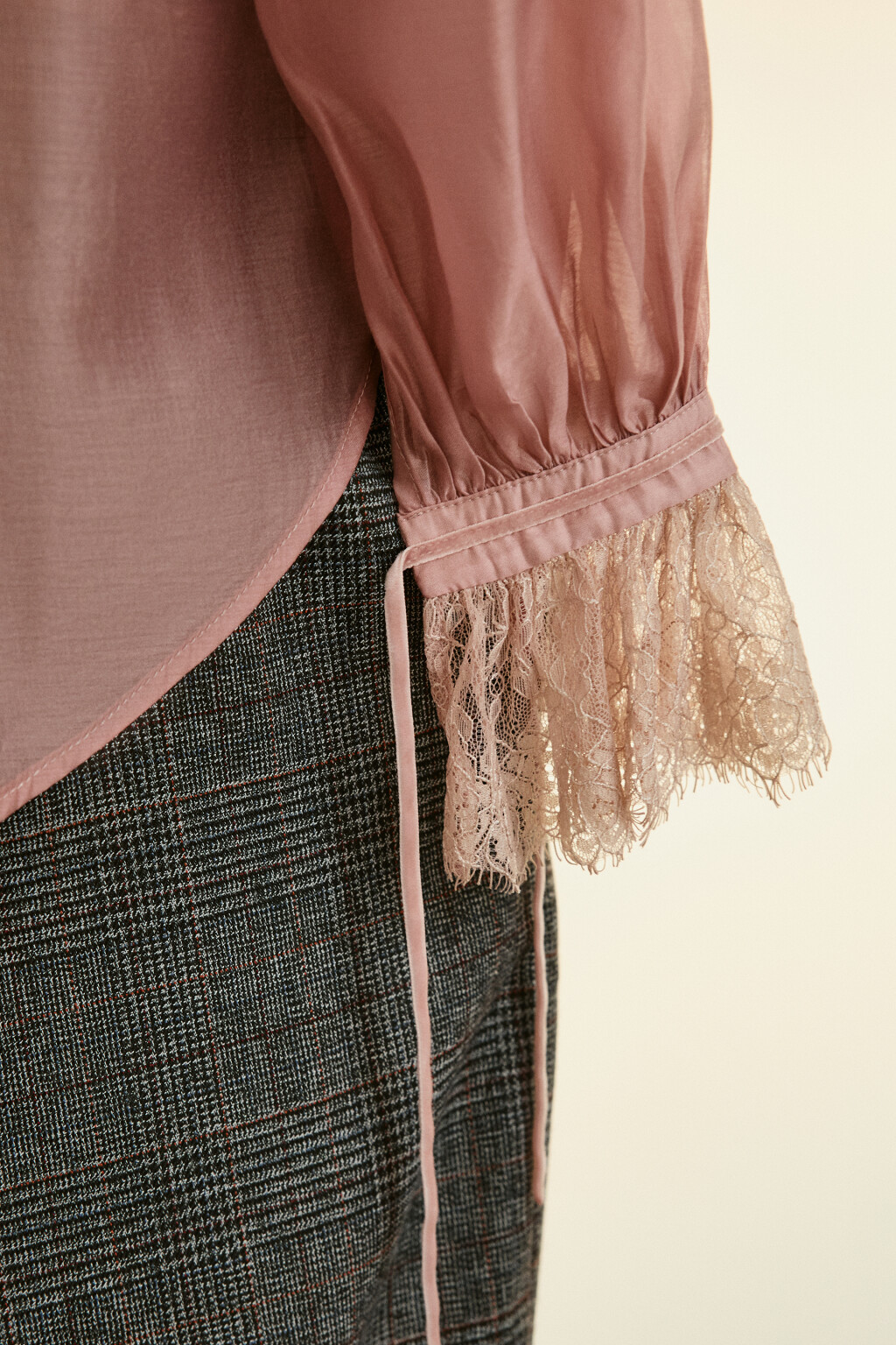 Блузка из тенсела с кружевом - цвет розовый - 6
