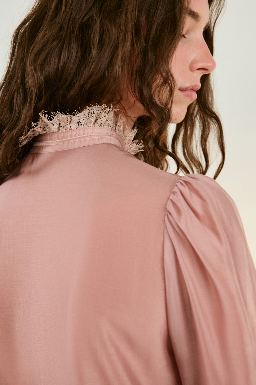 Блузка из тенсела с кружевом - цвет розовый - 7
