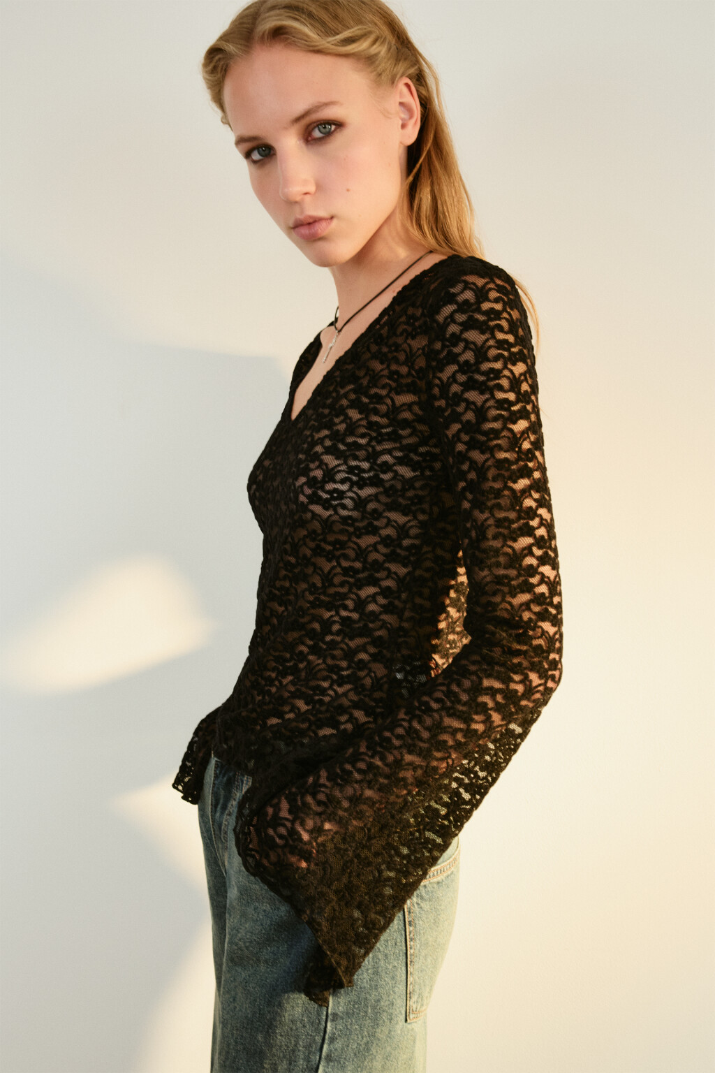 Блузка кружевная с рукавами клеш - цвет черный - 1