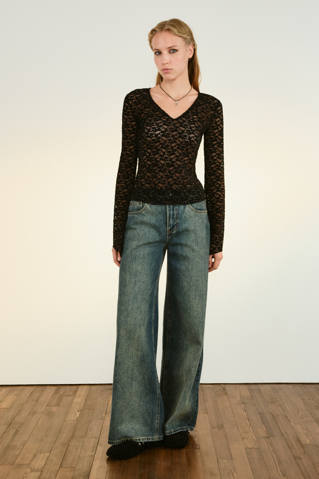 Блузка кружевная с рукавами клеш - цвет черный - 5