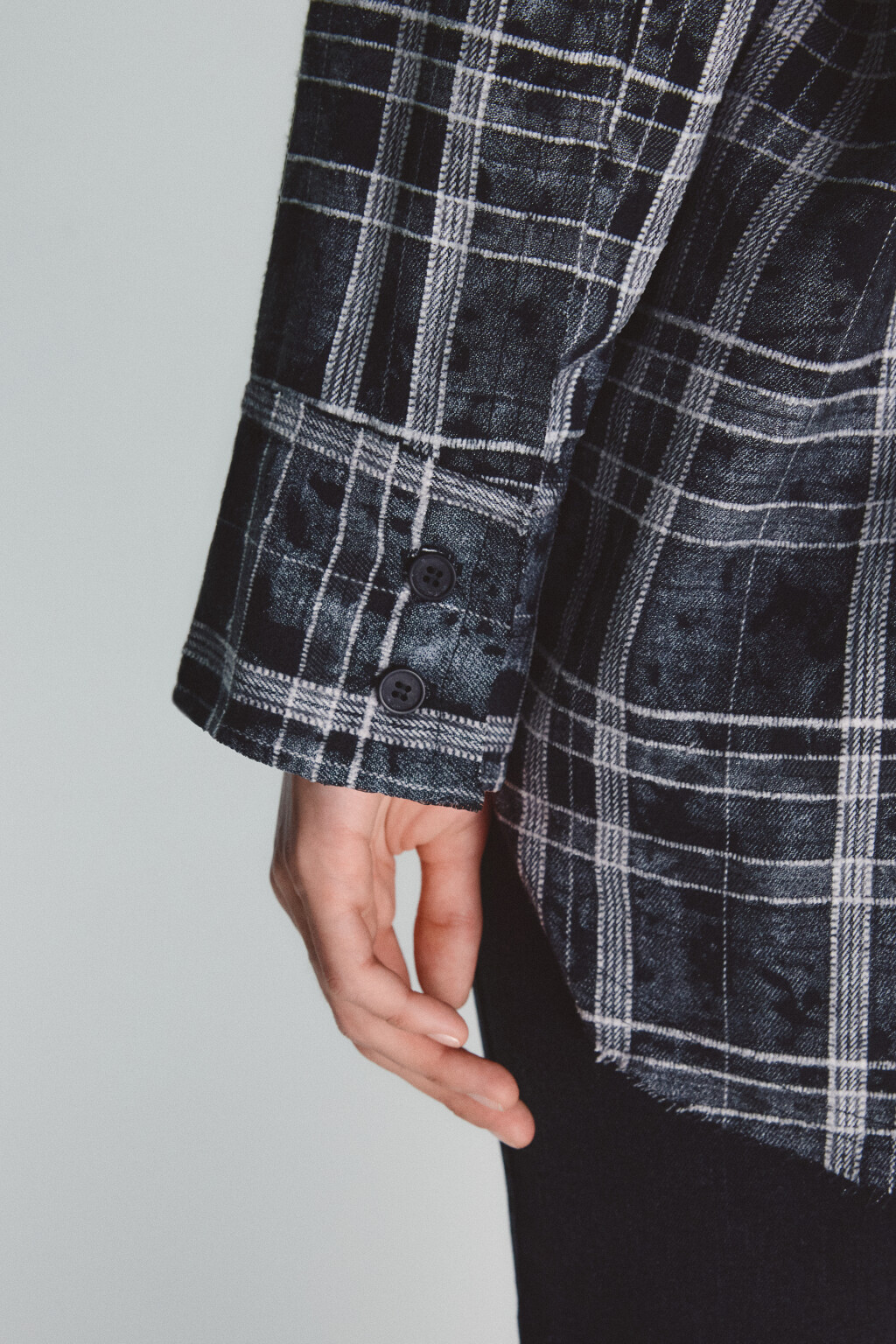 Рубашка в клетку с состаренным эффектом - цвет черный - 7