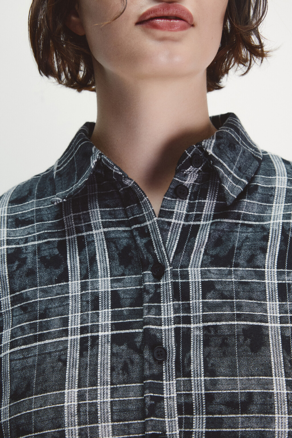Рубашка в клетку с состаренным эффектом - цвет черный - 5