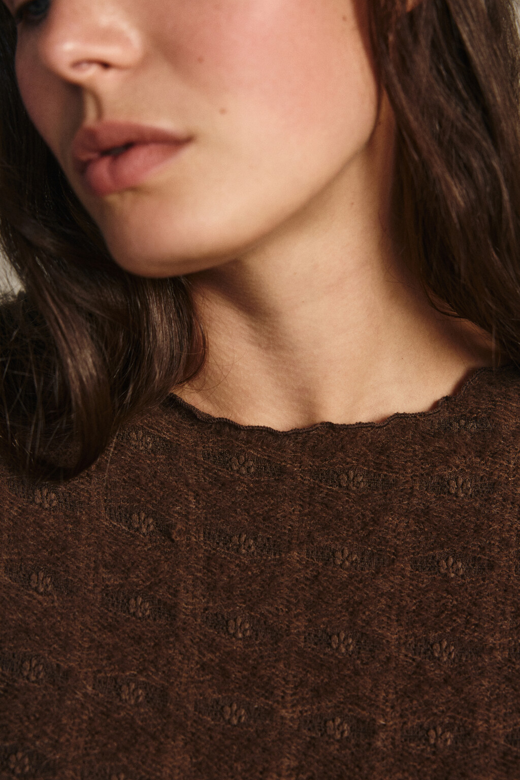 Блузка ажурная с волнистыми краями - цвет коричневый - 5