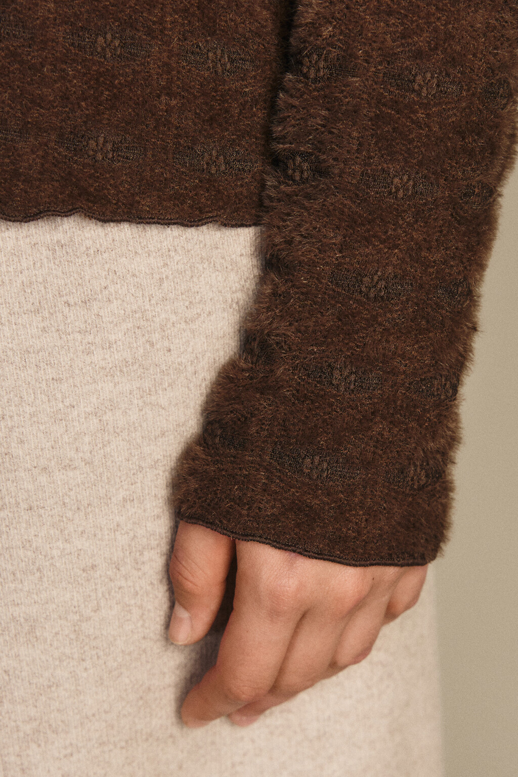 Блузка ажурная с волнистыми краями - цвет коричневый - 6