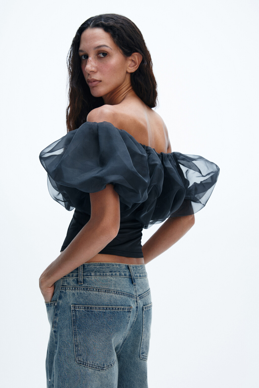 Топ с пышным лифом из органзы - цвет черный - 4