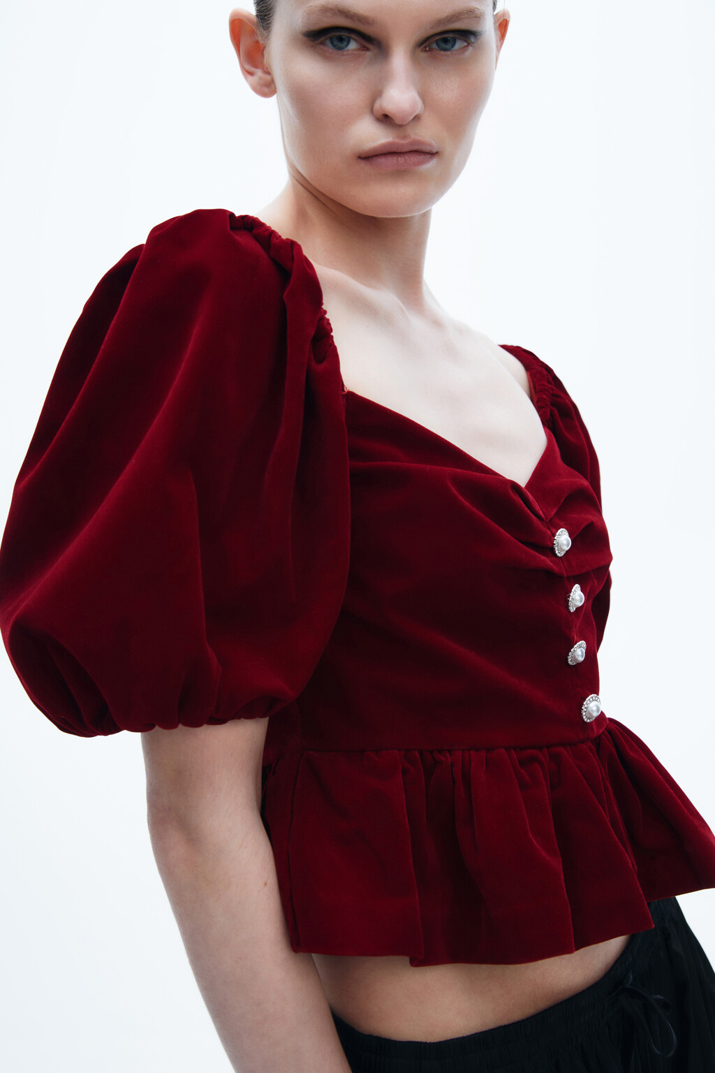 Топ бархатный с буфами и баской - цвет красный - 2