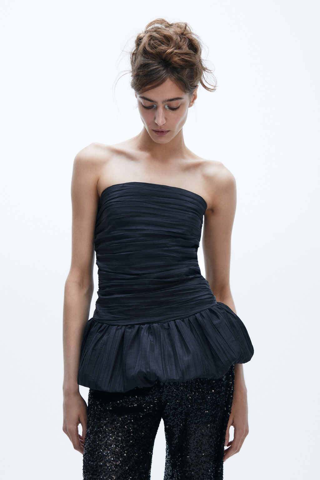 Топ-бандо с пышной баской - цвет черный - 2