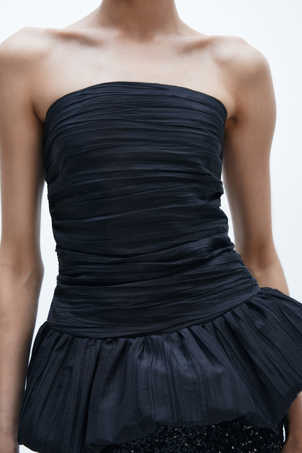 Топ-бандо с пышной баской - цвет черный - 5