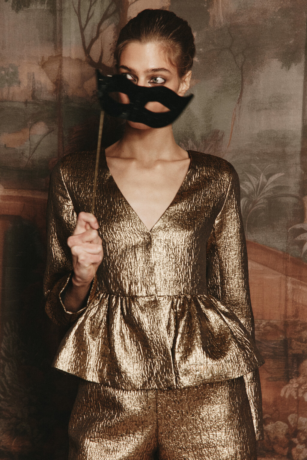 Блузка из золотой парчи с баской - цвет желтый - 1