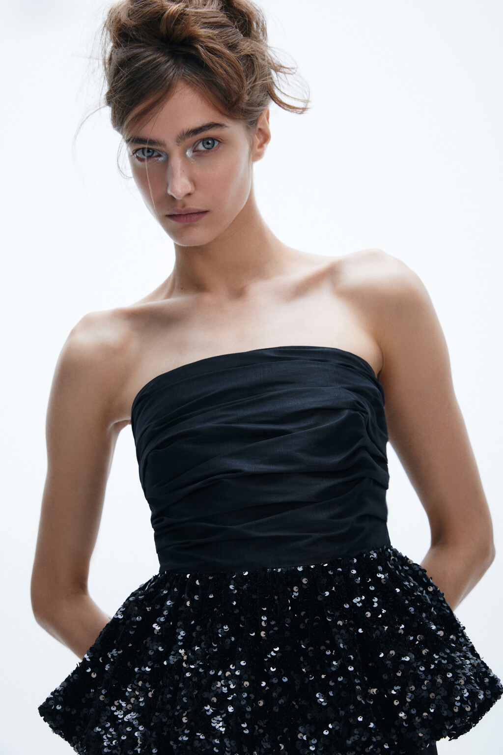 Топ-бандо с баской из пайеток - цвет черный - 6