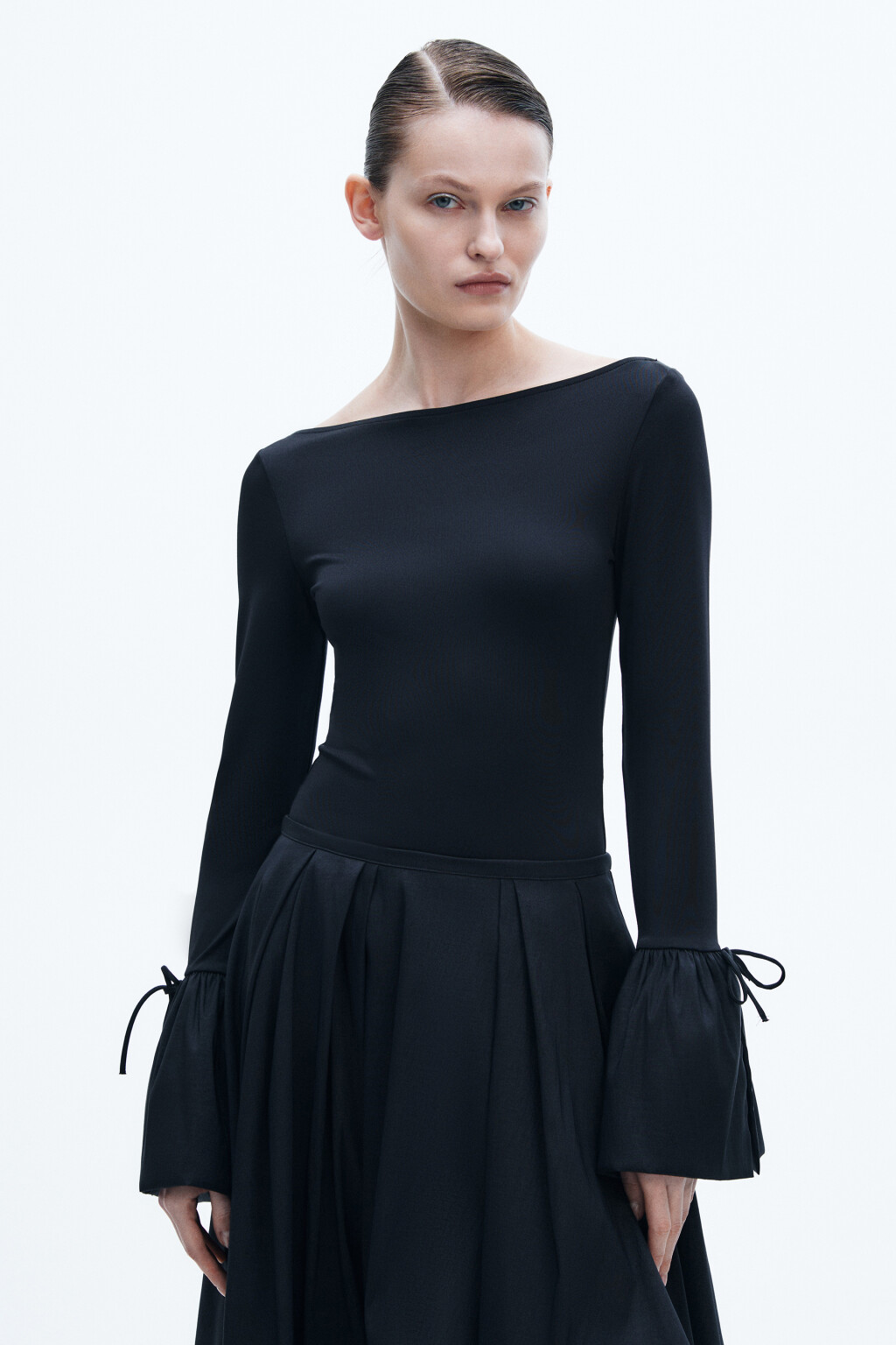 Боди с рукавами-колокольчиками на завязках - цвет черный - 3