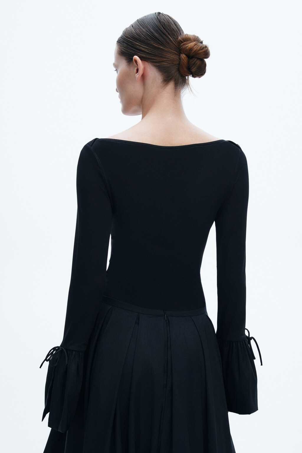 Боди с рукавами-колокольчиками на завязках - цвет черный - 4