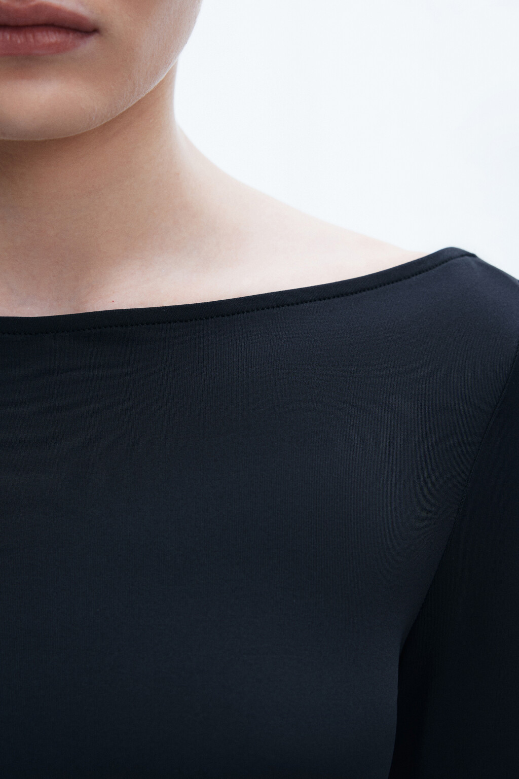 Боди с рукавами-колокольчиками на завязках - цвет черный - 7