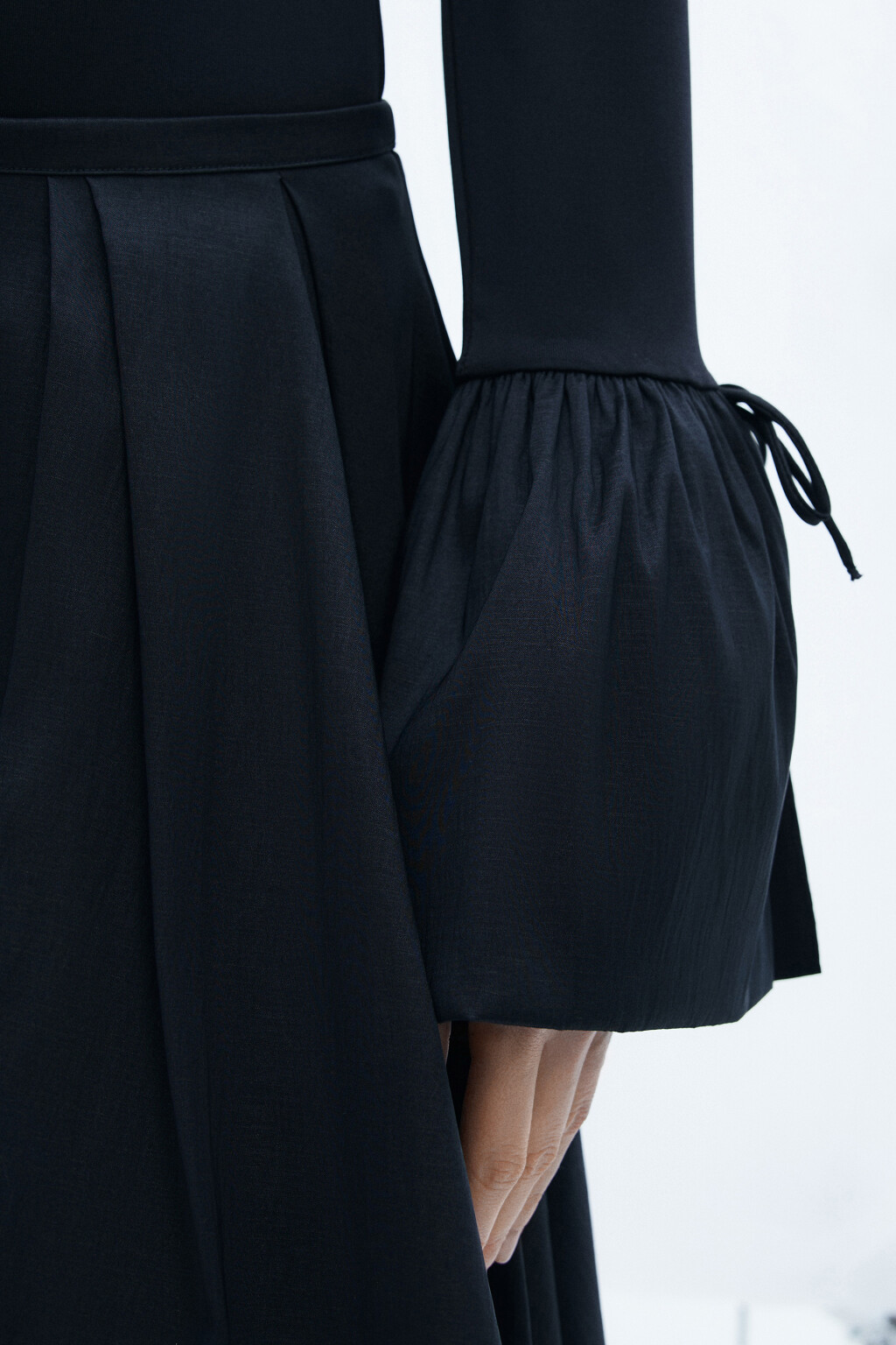 Боди с рукавами-колокольчиками на завязках - цвет черный - 8