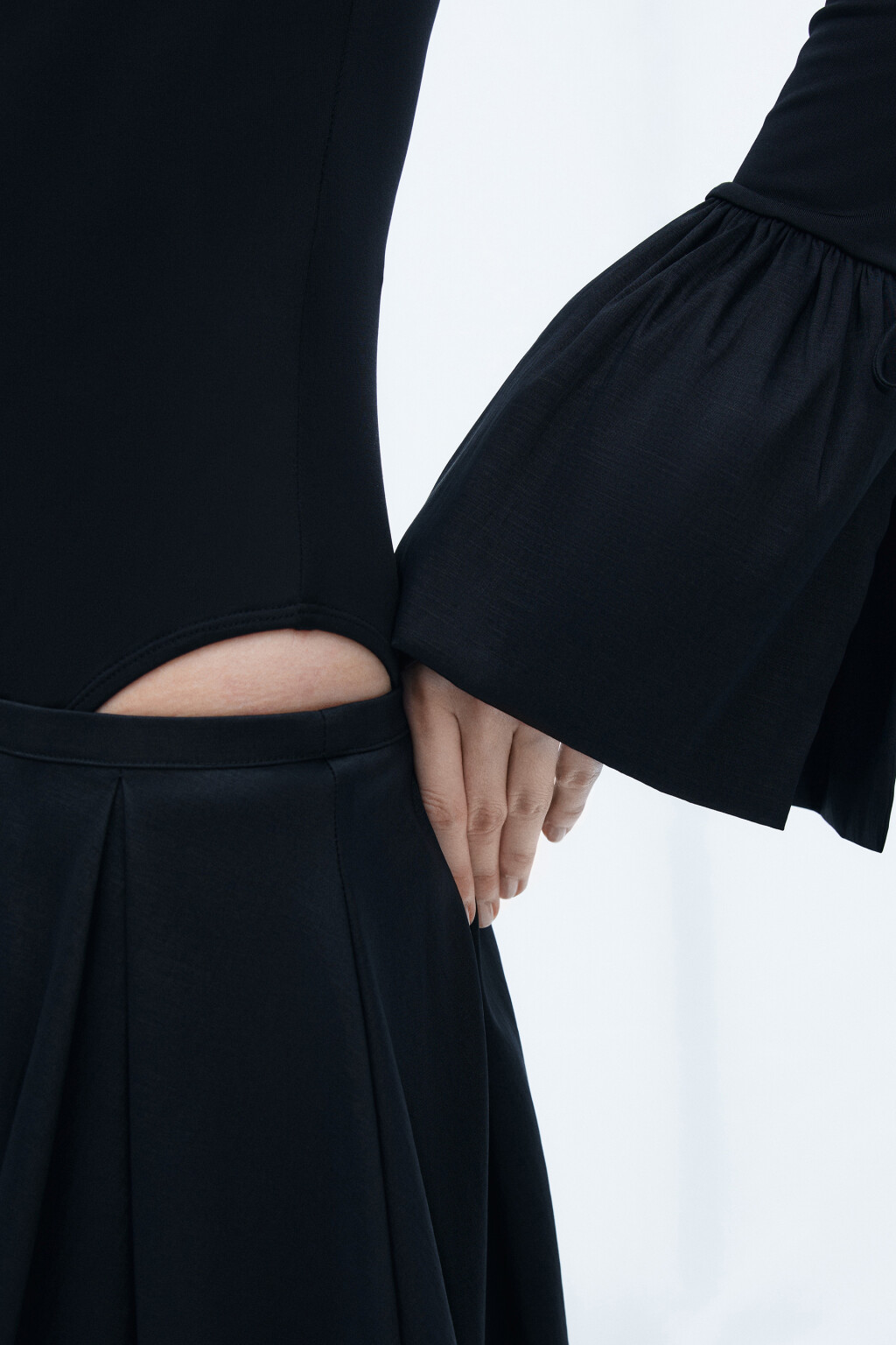 Боди с рукавами-колокольчиками на завязках - цвет черный - 9