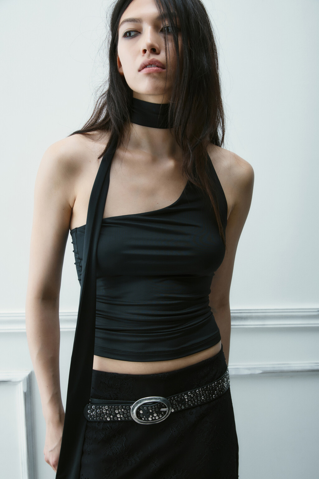 Топ на одно плечо с шарфом - цвет черный - 2