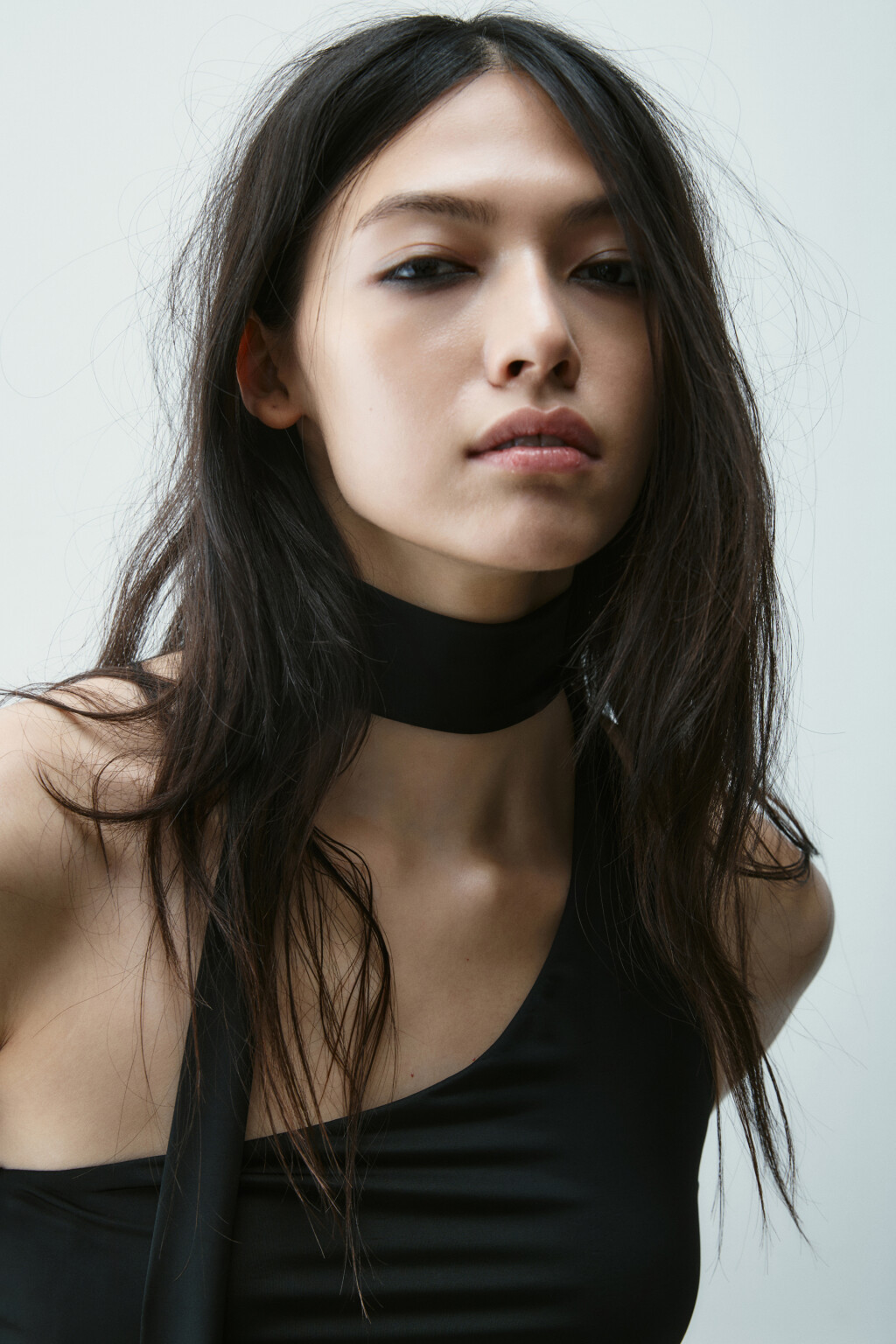 Топ на одно плечо с шарфом - цвет черный - 6