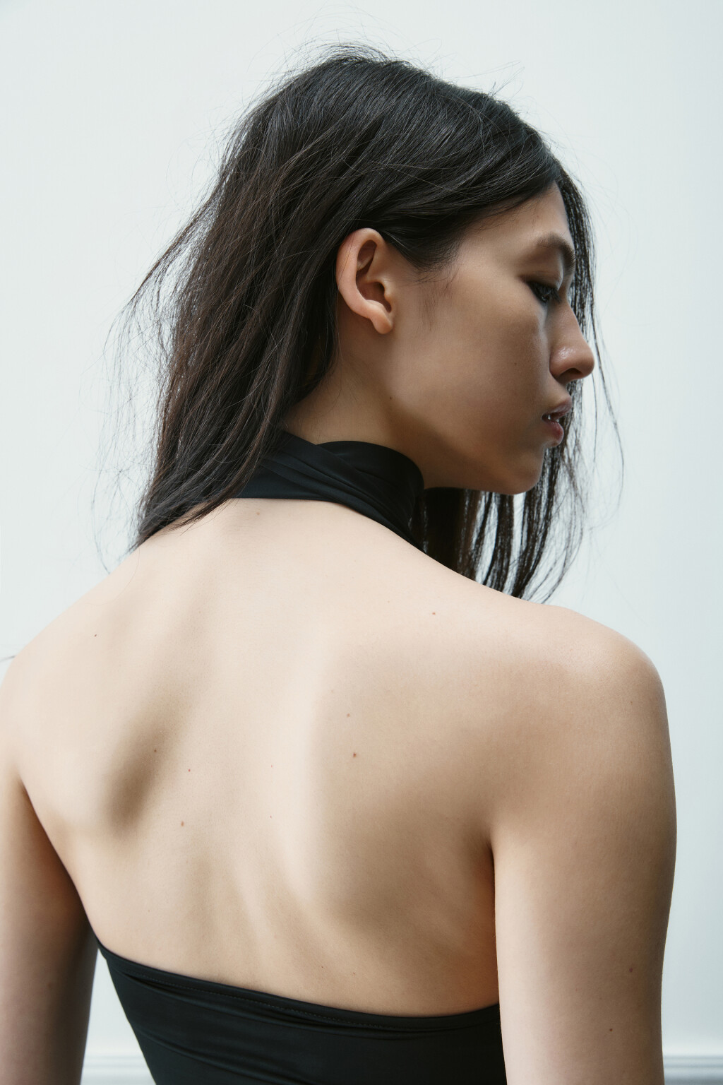 Топ на одно плечо с шарфом - цвет черный - 7