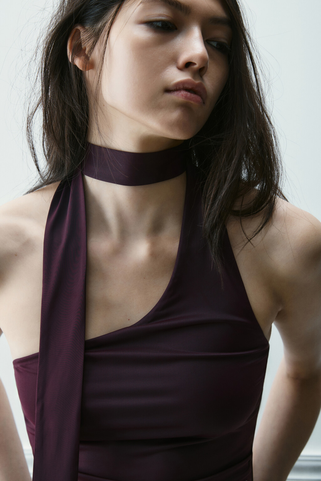 Топ на одно плечо с шарфом - цвет фиолетовый - 6