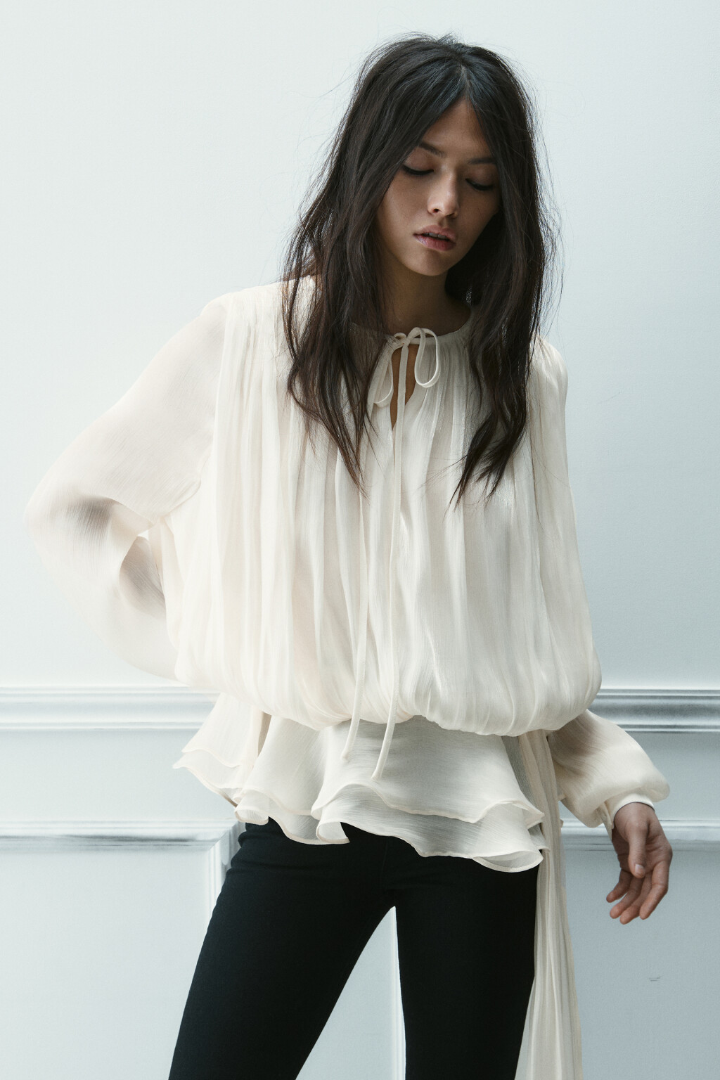 Блузка объемная с баской и поясом - цвет молочный - 4