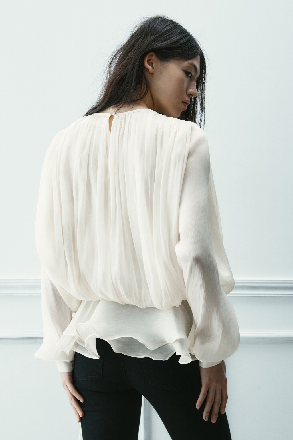 Блузка объемная с баской и поясом - цвет молочный - 5