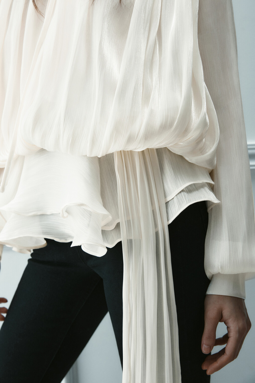 Блузка объемная с баской и поясом - цвет молочный - 7