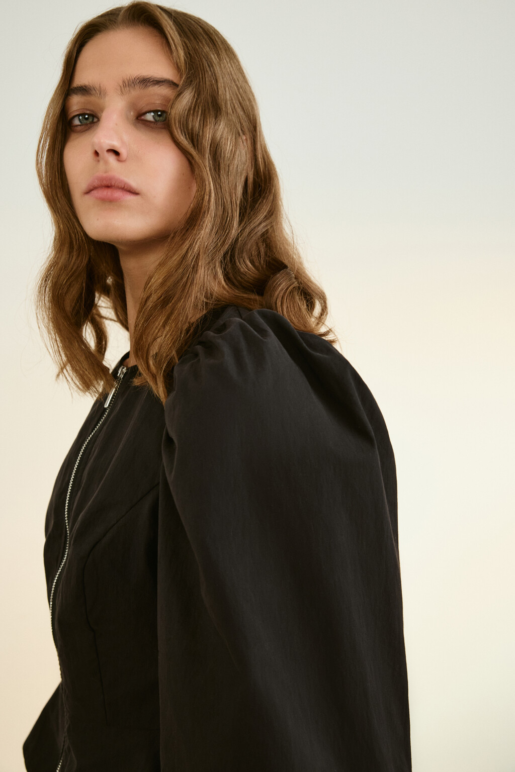 Блузка на молнии с баской - цвет черный - 13