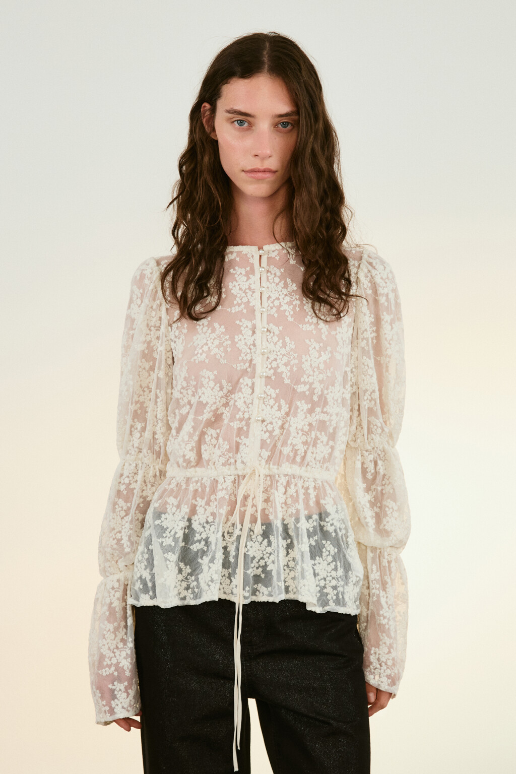 Блузка ажурная с цветочной вышивкой - цвет молочный - 2