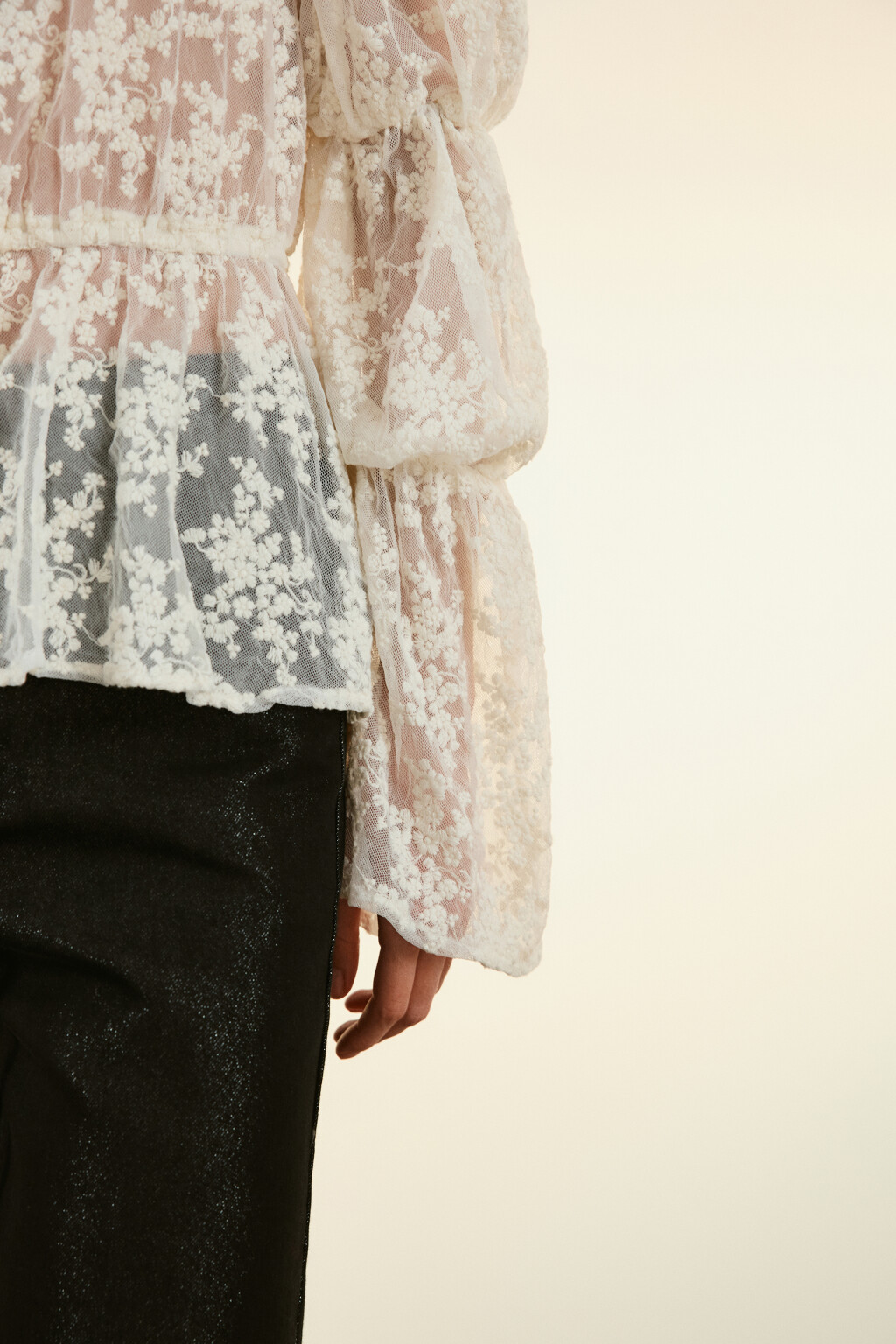 Блузка ажурная с цветочной вышивкой - цвет молочный - 6