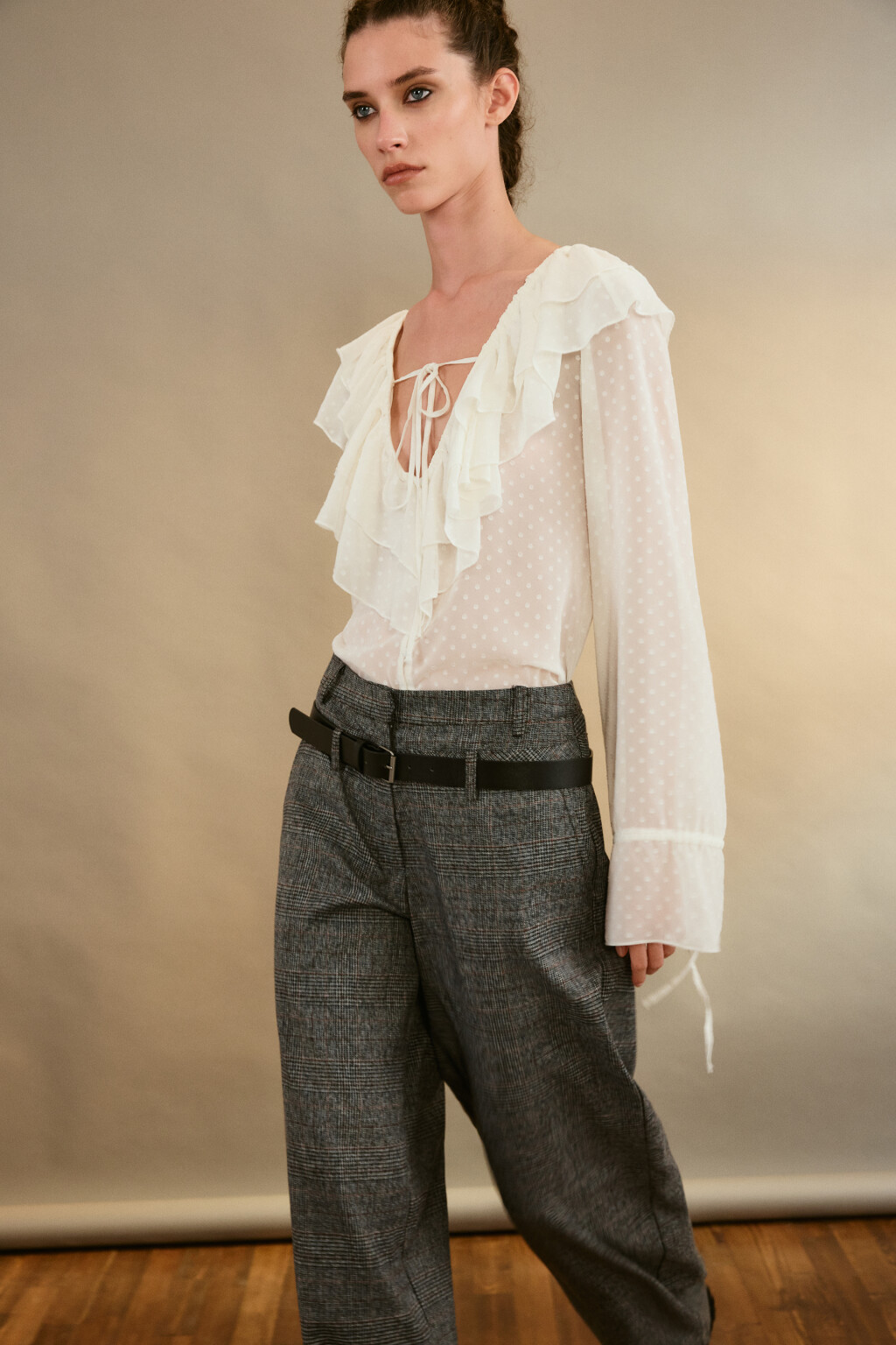 Блузка шифоновая с воланами и завязками - цвет молочный - 1