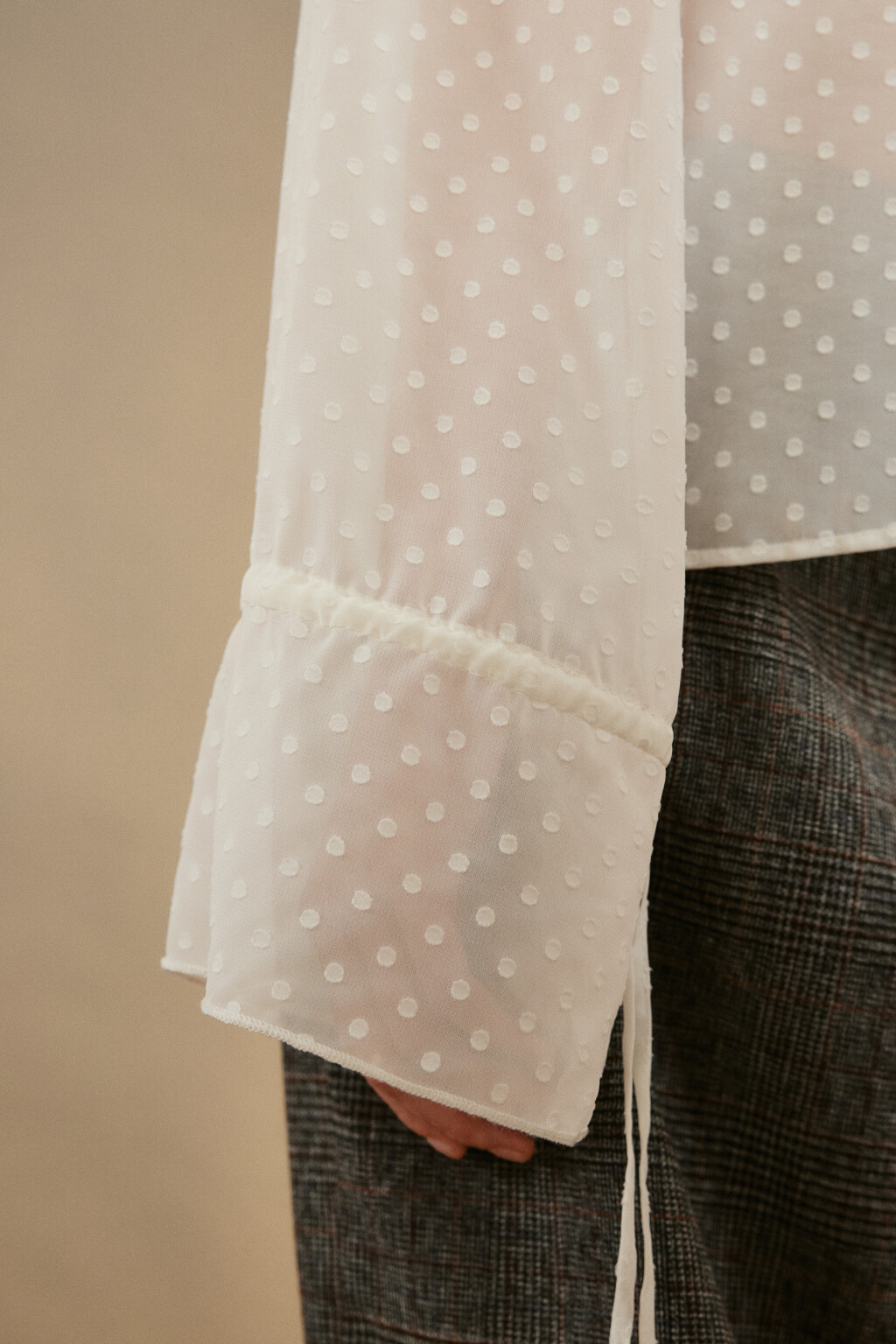 Блузка шифоновая с воланами и завязками - цвет молочный - 7