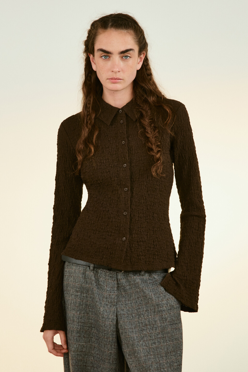 Рубашка облегающая с разрезами - цвет коричневый - 2