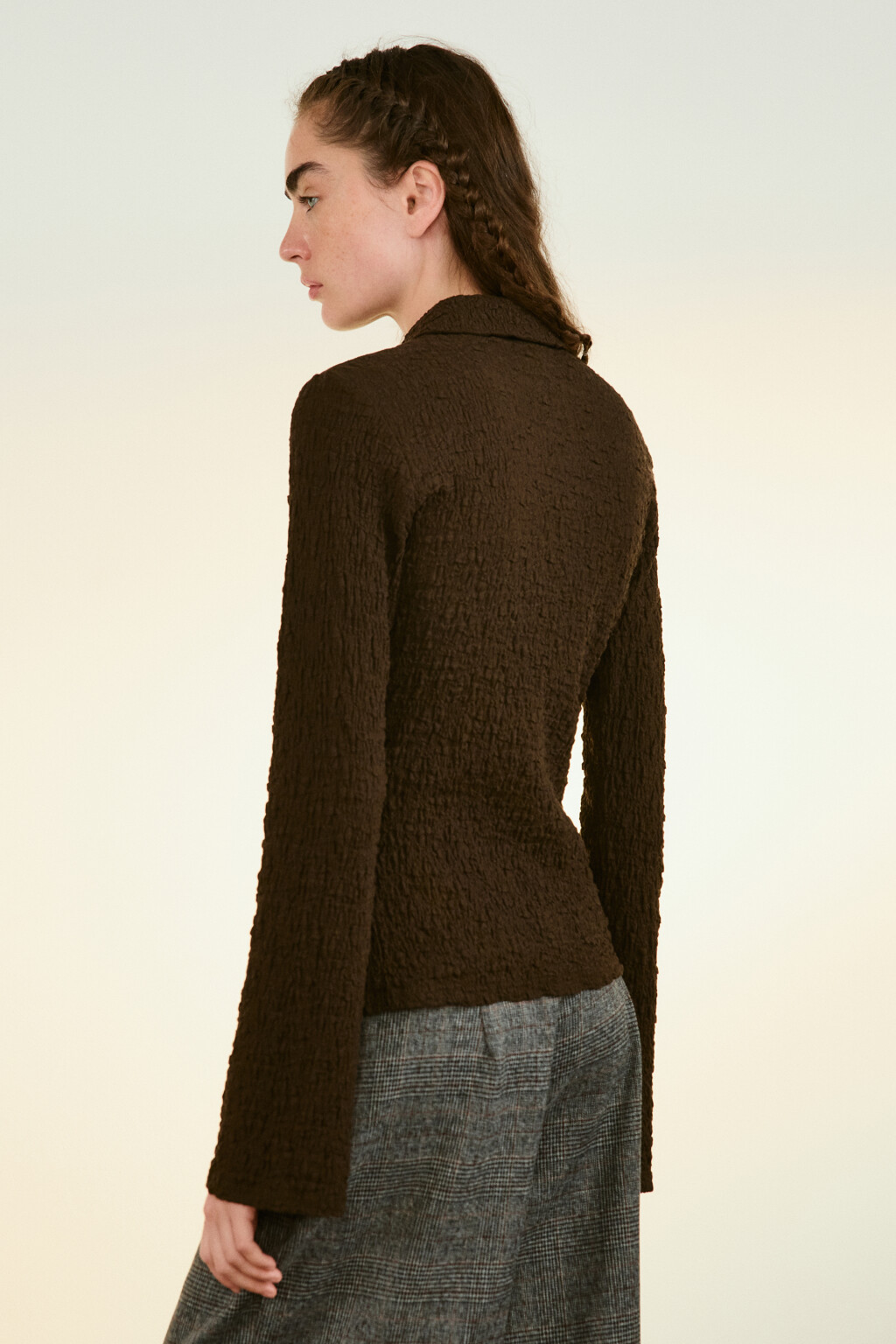 Рубашка облегающая с разрезами - цвет коричневый - 3