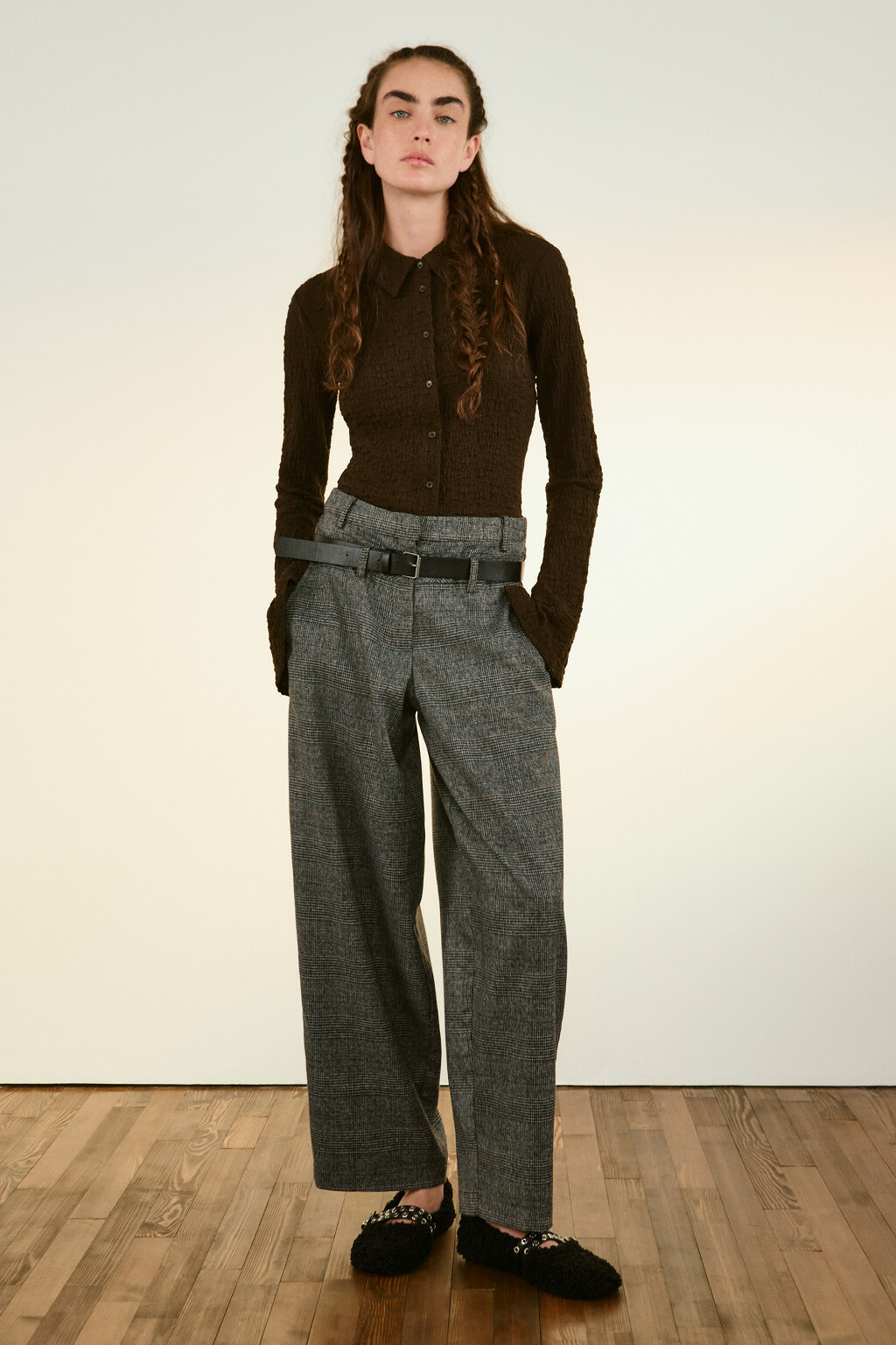 Рубашка облегающая с разрезами - цвет коричневый - 4