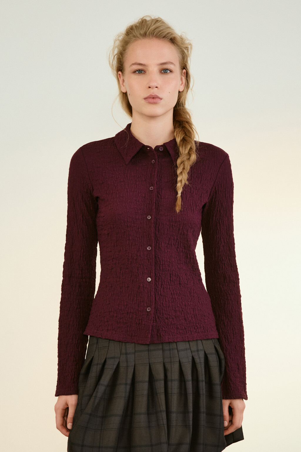 Рубашка облегающая с разрезами - цвет фиолетовый - 2